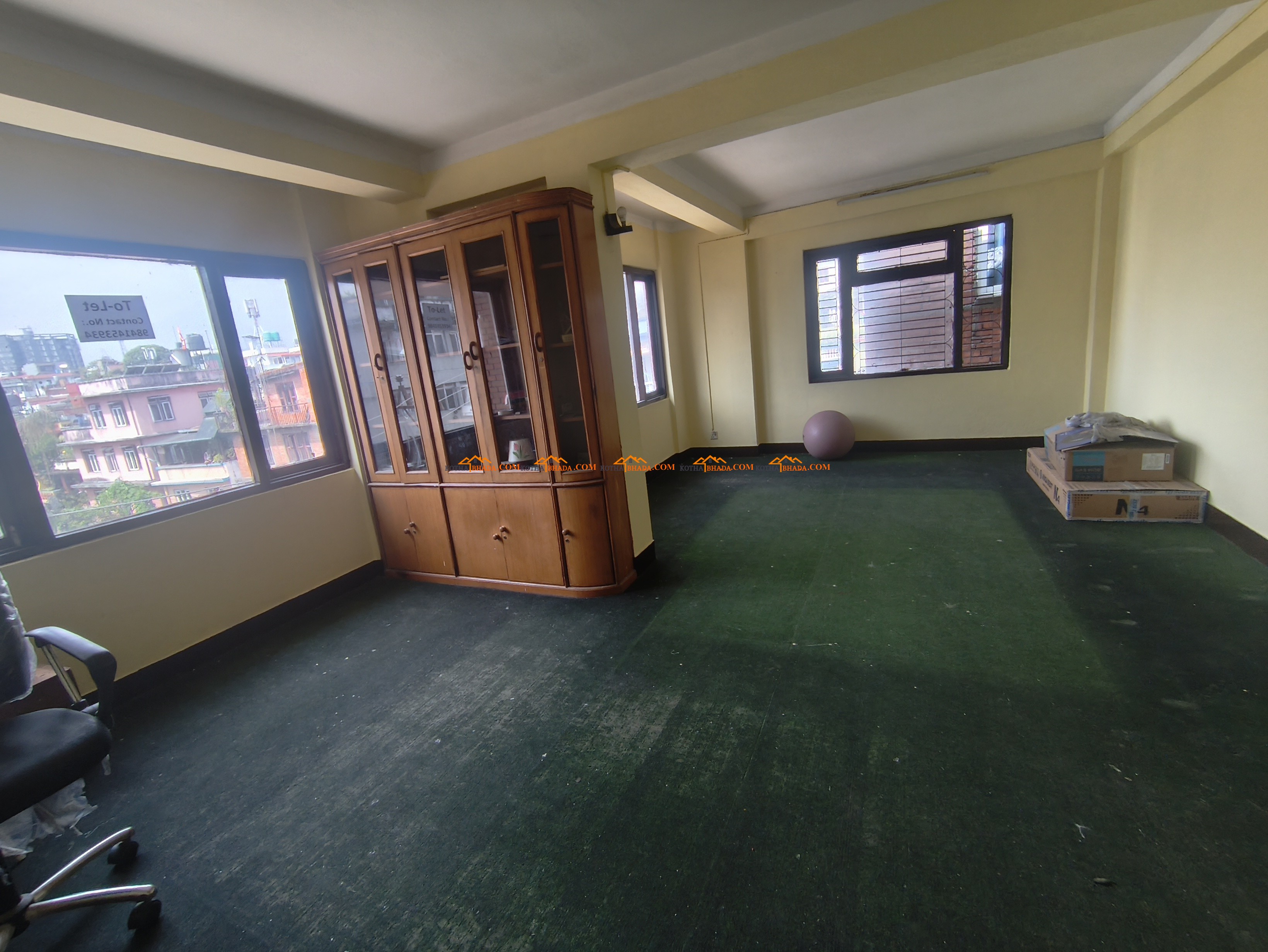 Spacious Flat available  for Rent Suitable for Office or Family Use