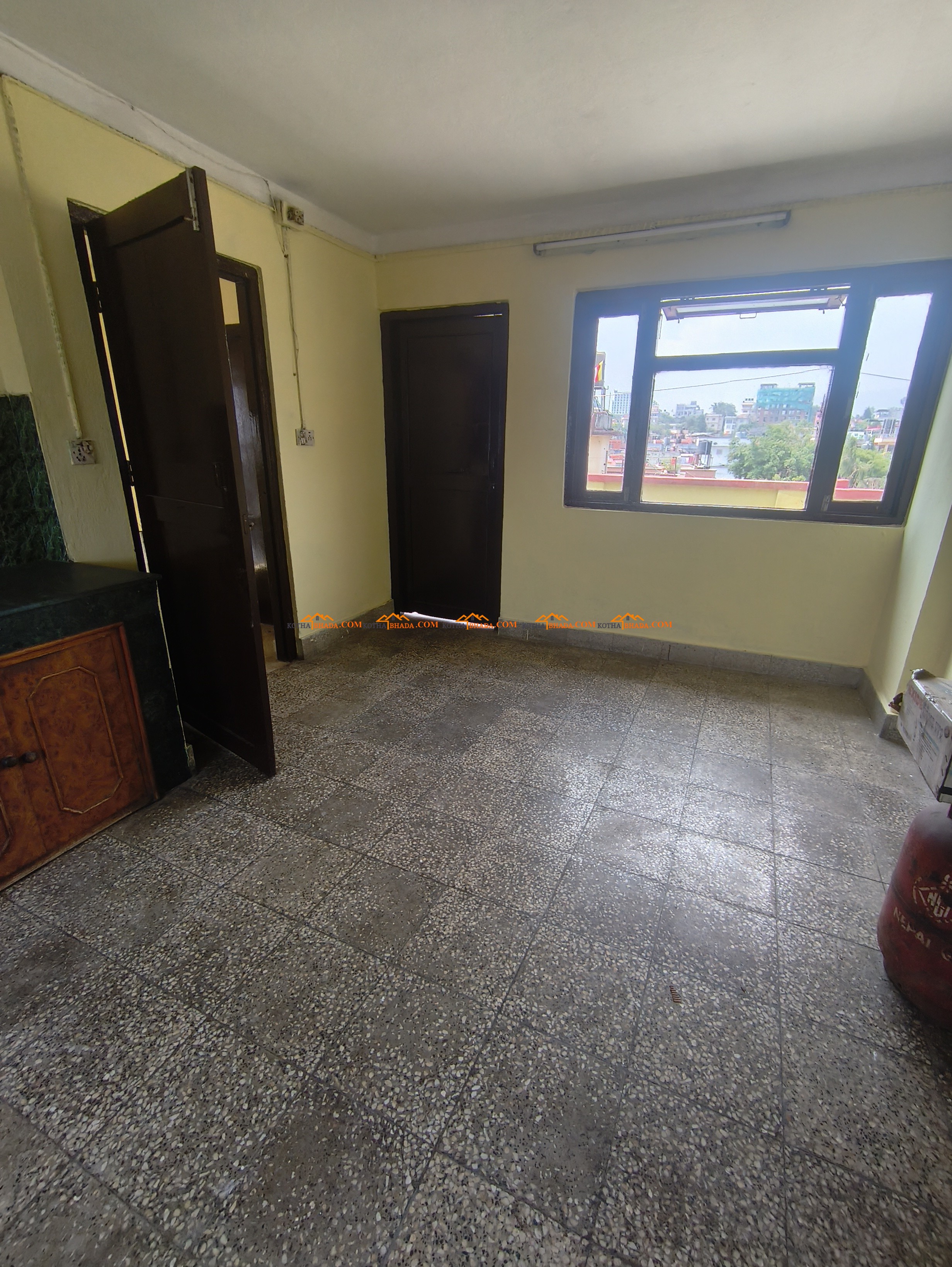 Spacious Flat available  for Rent Suitable for Office or Family Use