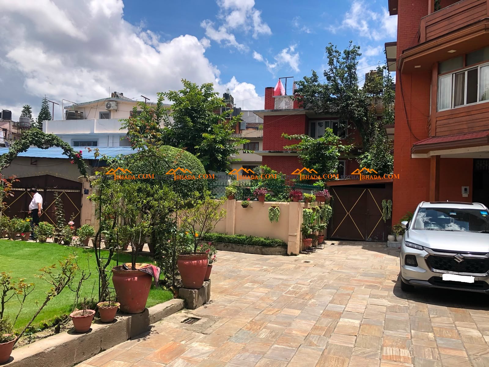 Fully furnished flat available in Lainchaur Rent Only @60k