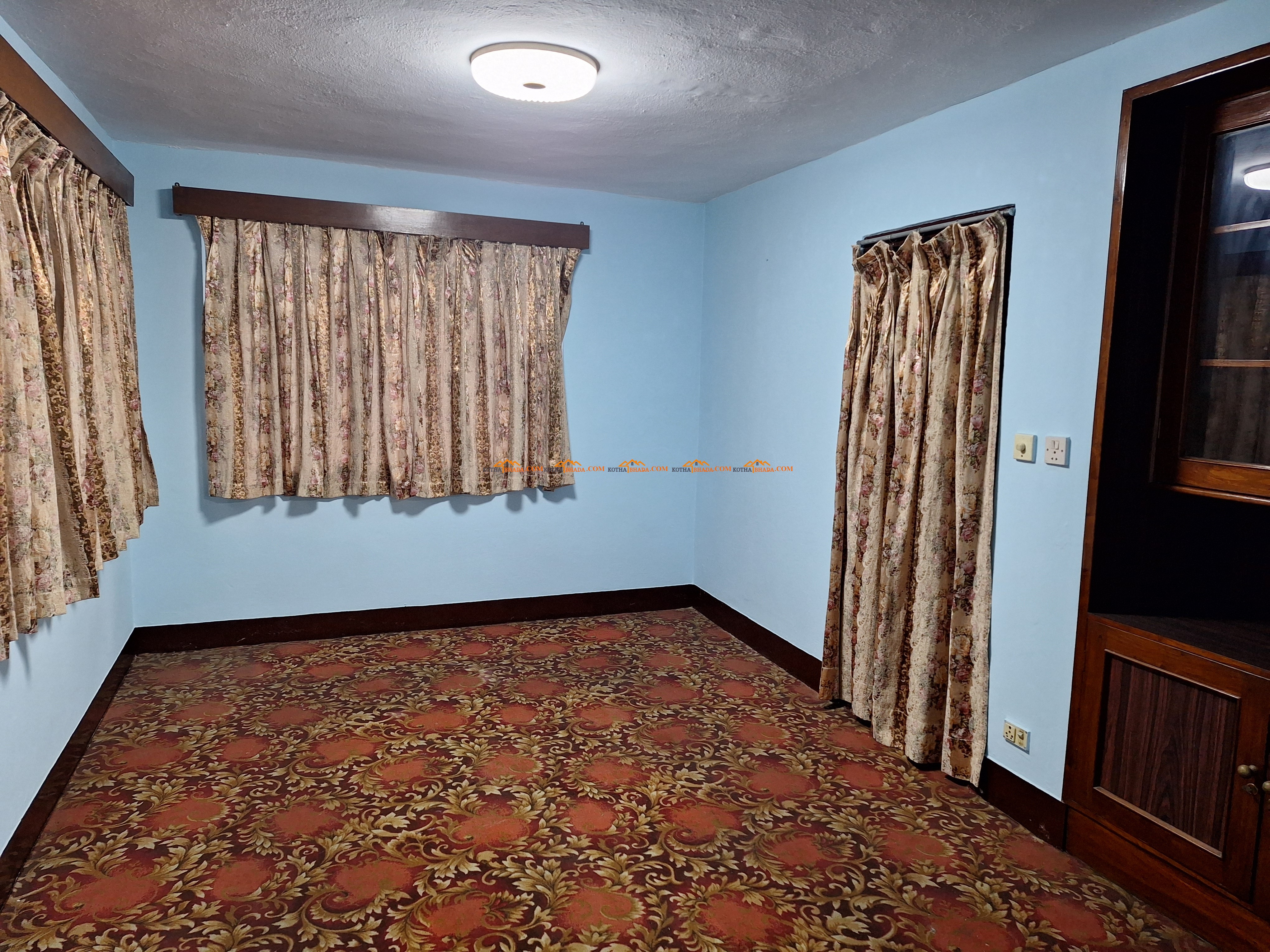 3-Storey building for office use for rent