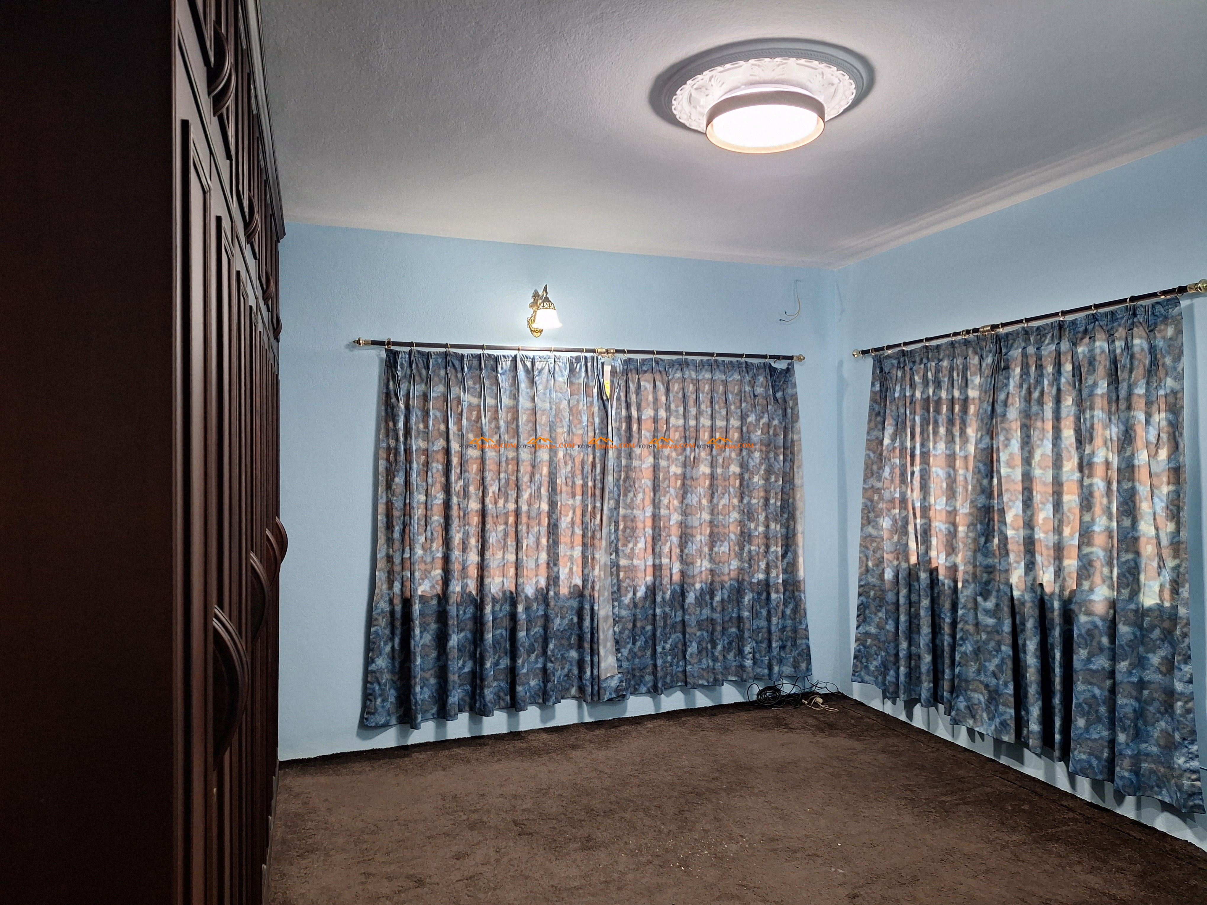 3-Storey building for office use for rent